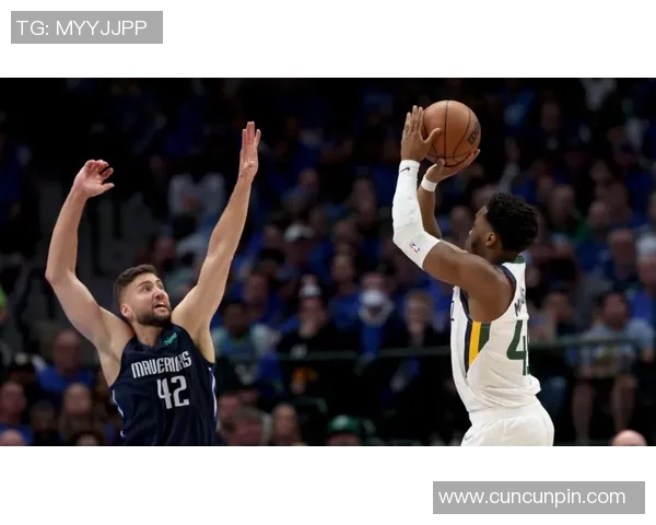 米切尔第三节火力全开半节轰下14分带队强势追分点燃比赛激情